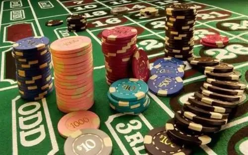 Riwayat hasil permainan Lightning Roulette menunjukkan nomor pemenang dan nilai pengganda